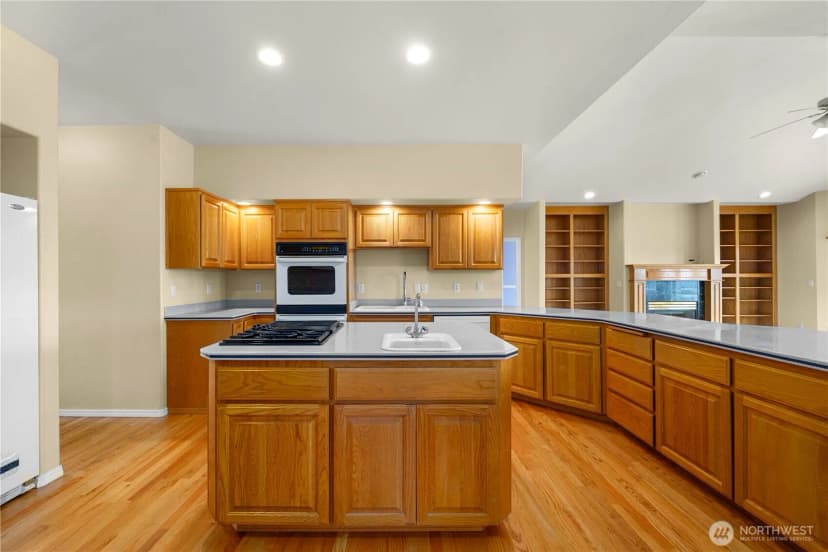 Property photo for 4210 Crystal Lane Loop Se, Puyallup photo 11