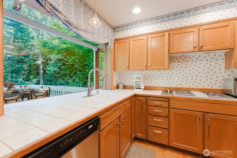 Property photo for 4 Shorewood Drive, Bellingham photo 14