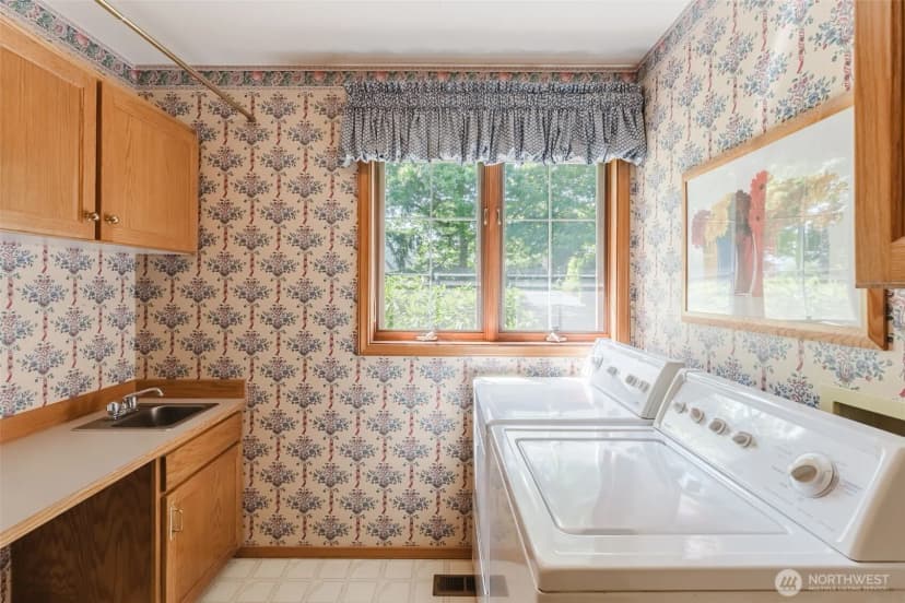 Property photo for 4 Shorewood Drive, Bellingham photo 33