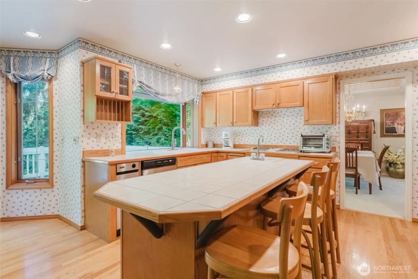 Property photo for 4 Shorewood Drive, Bellingham photo 13
