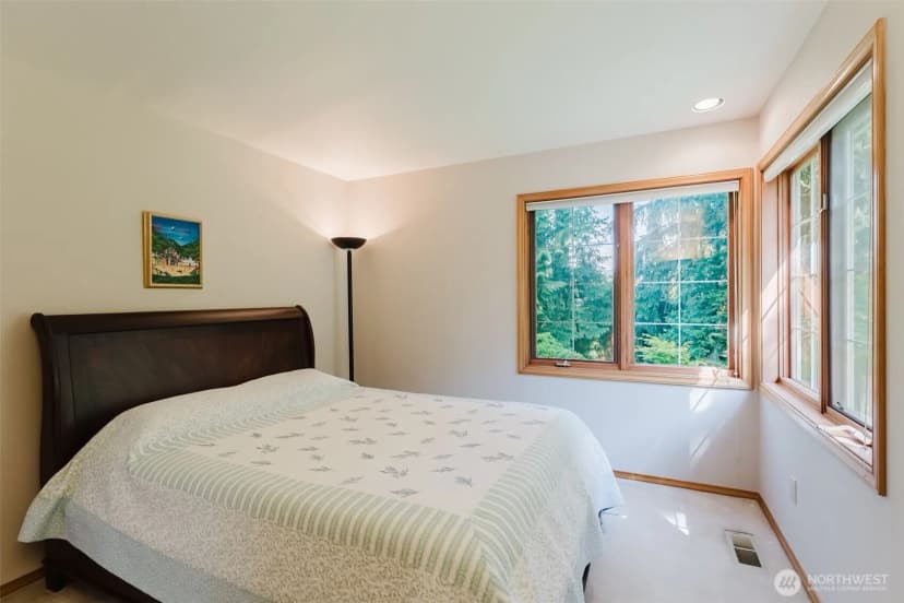 Property photo for 4 Shorewood Drive, Bellingham photo 27