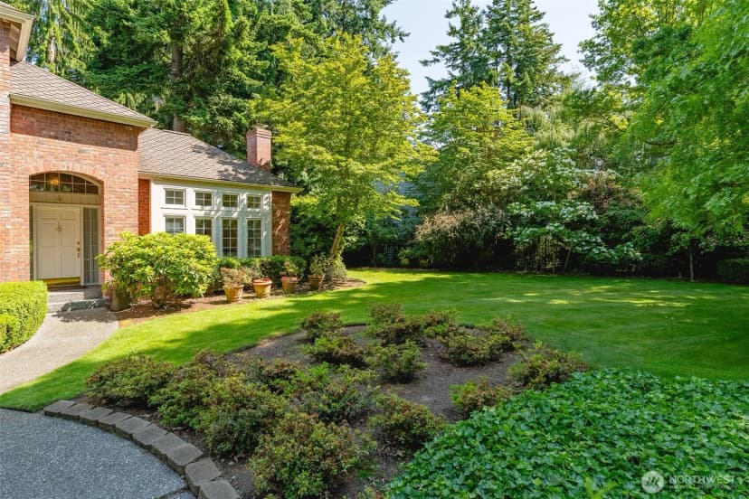 Property photo for 4 Shorewood Drive, Bellingham photo 3