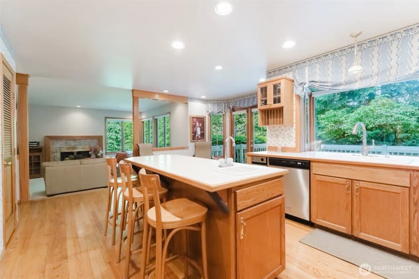 Property photo for 4 Shorewood Drive, Bellingham photo 17