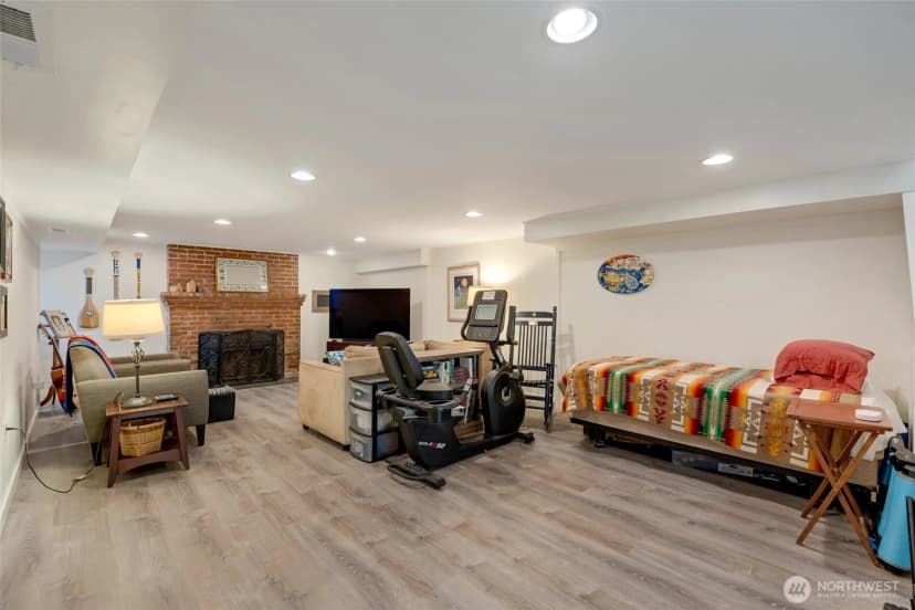 Property photo for 410 Alverson Boulevard, Everett photo 33