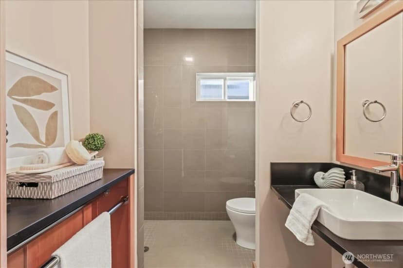 Property photo for 2534 57th Avenue Sw, Seattle photo 9