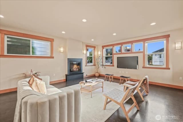 Property photo for 2534 57th Avenue Sw, Seattle photo 4