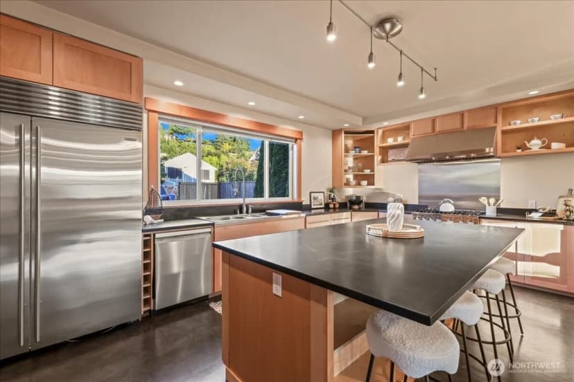 Property photo for 2534 57th Avenue Sw, Seattle photo 6