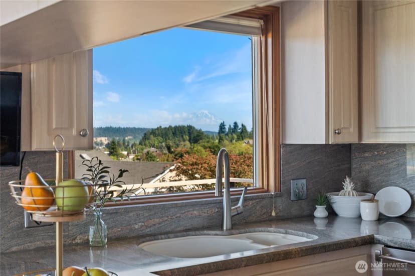 Property photo for 8324 Bayridge Avenue, Gig Harbor photo 15