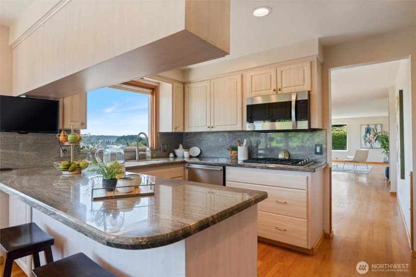 Property photo for 8324 Bayridge Avenue, Gig Harbor photo 16