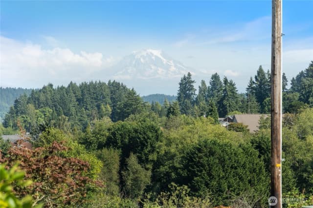Property photo for 8324 Bayridge Avenue, Gig Harbor photo 2