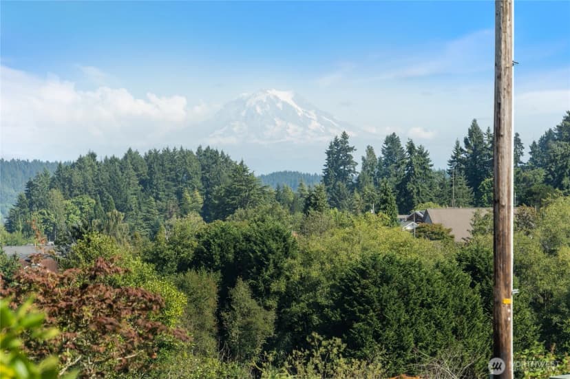 Property photo for 8324 Bayridge Avenue, Gig Harbor photo 2