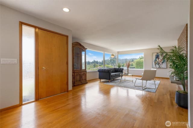 Property photo for 8324 Bayridge Avenue, Gig Harbor photo 5