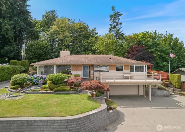 Property photo for 8324 Bayridge Avenue, Gig Harbor photo 4