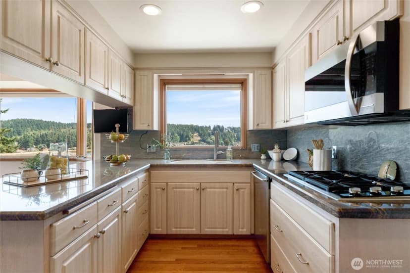 Property photo for 8324 Bayridge Avenue, Gig Harbor photo 14