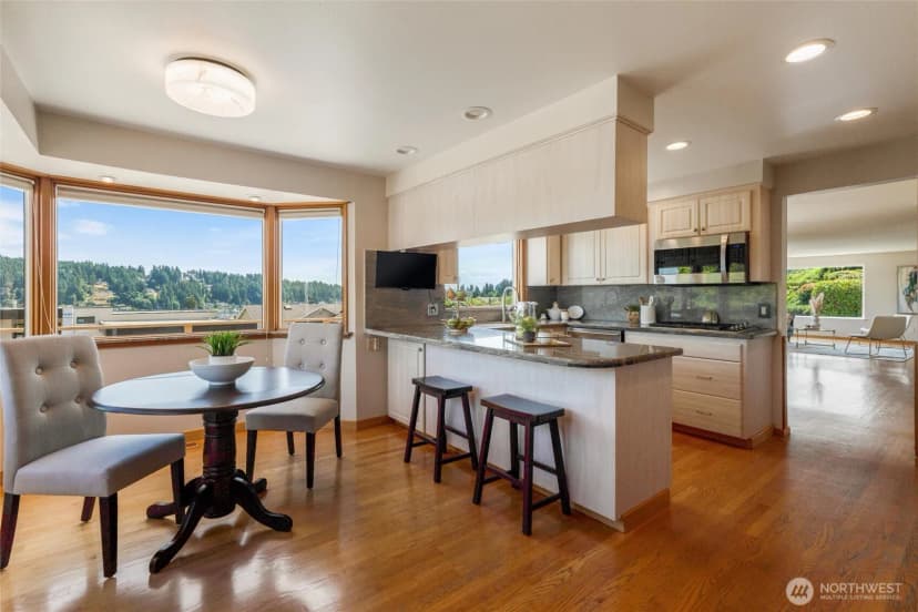 Property photo for 8324 Bayridge Avenue, Gig Harbor photo 12