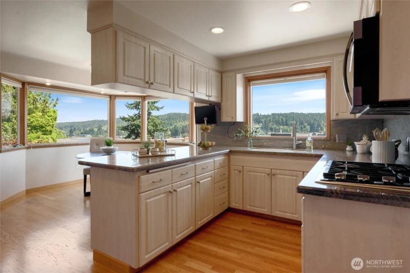 Property photo for 8324 Bayridge Avenue, Gig Harbor photo 13
