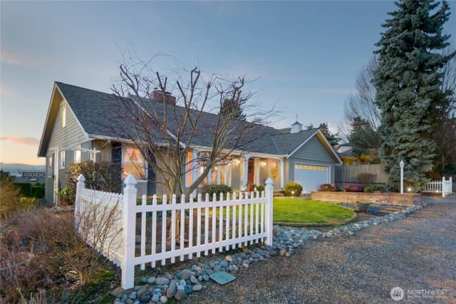 Property photo for 20215 24th Avenue Nw, Shoreline photo 3