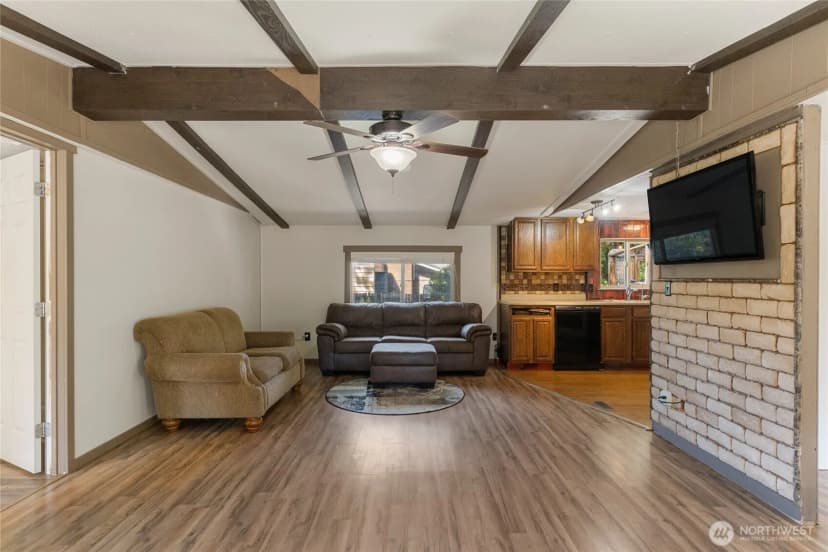 Property photo for 715 10th St Ne, East Wenatchee photo 8