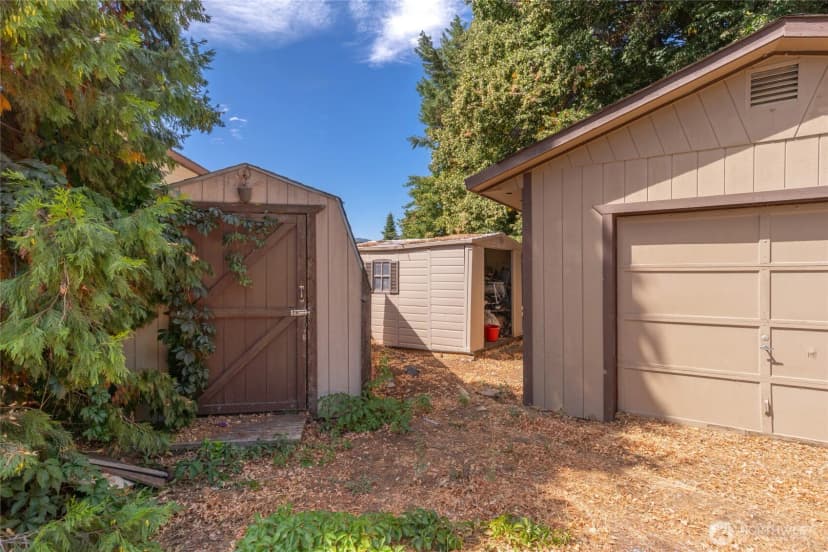 Property photo for 715 10th St Ne, East Wenatchee photo 37