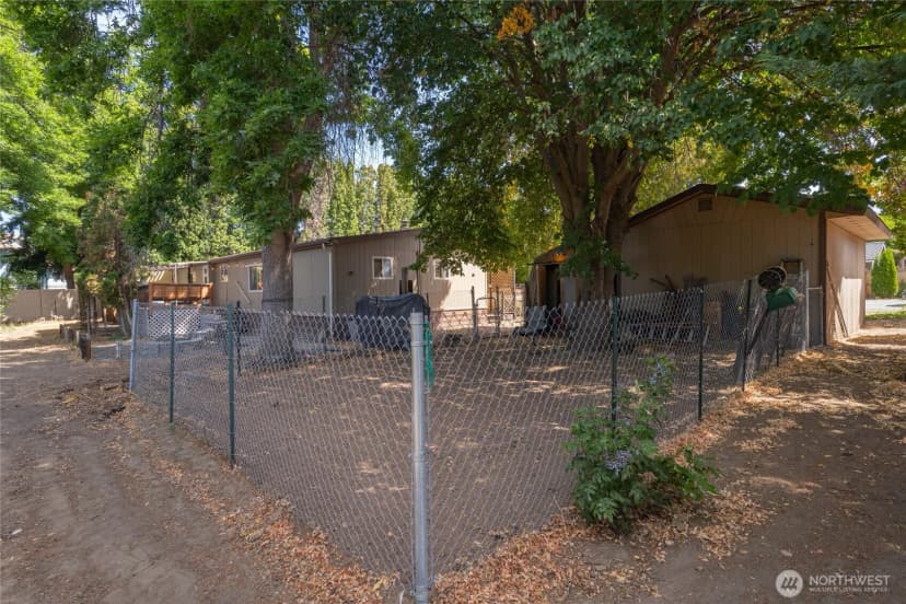 Property photo for 715 10th St Ne, East Wenatchee photo 39