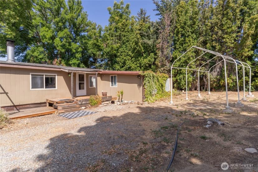 Property photo for 715 10th St Ne, East Wenatchee photo 3