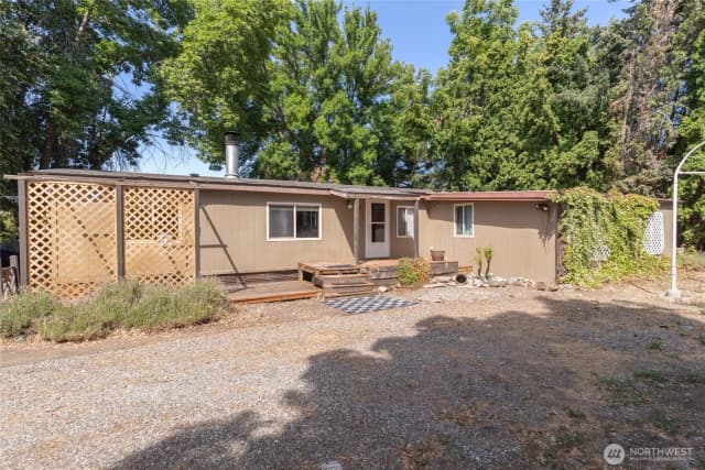 Property photo for 715 10th St Ne, East Wenatchee photo 4