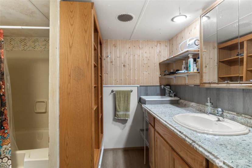 Property photo for 715 10th St Ne, East Wenatchee photo 18