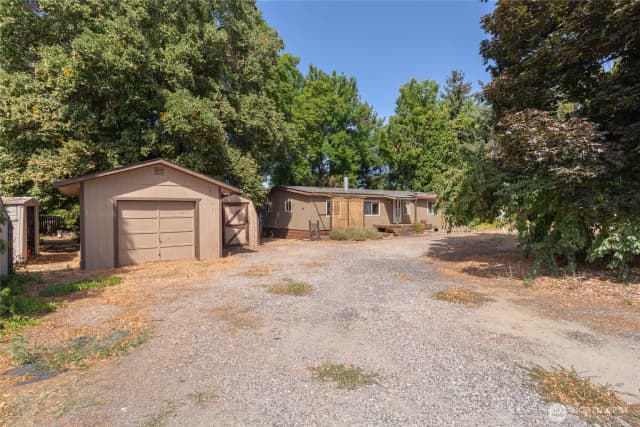Property photo for 715 10th St Ne, East Wenatchee