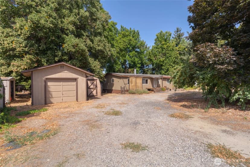 Property photo for 715 10th St Ne, East Wenatchee