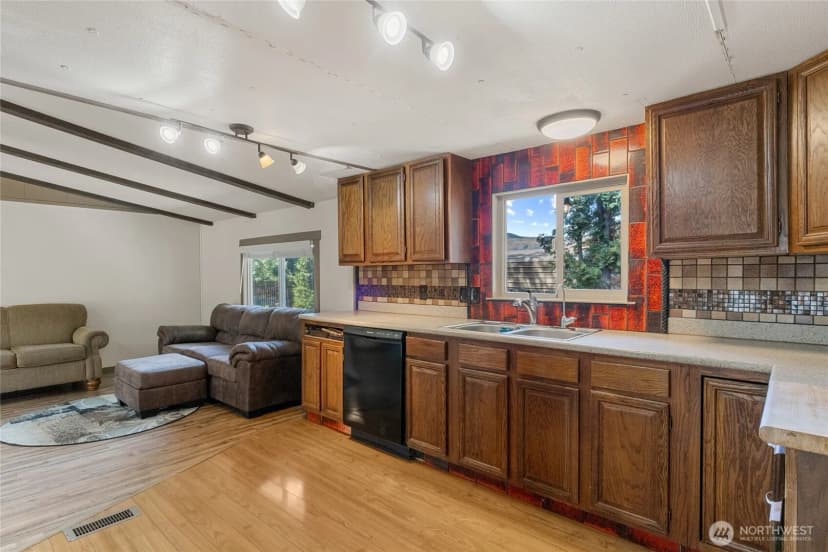 Property photo for 715 10th St Ne, East Wenatchee photo 13