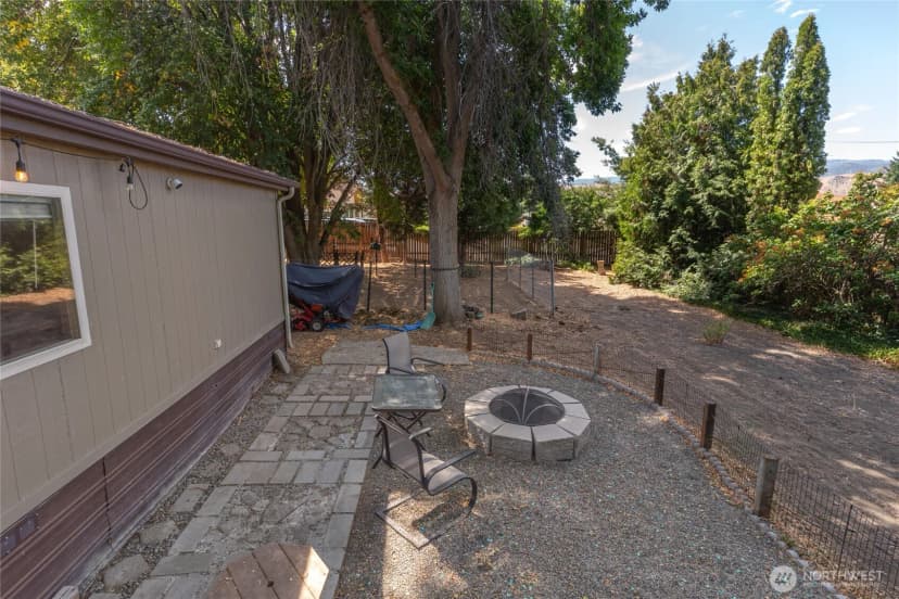 Property photo for 715 10th St Ne, East Wenatchee photo 31