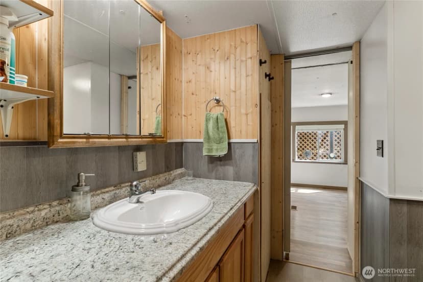 Property photo for 715 10th St Ne, East Wenatchee photo 16