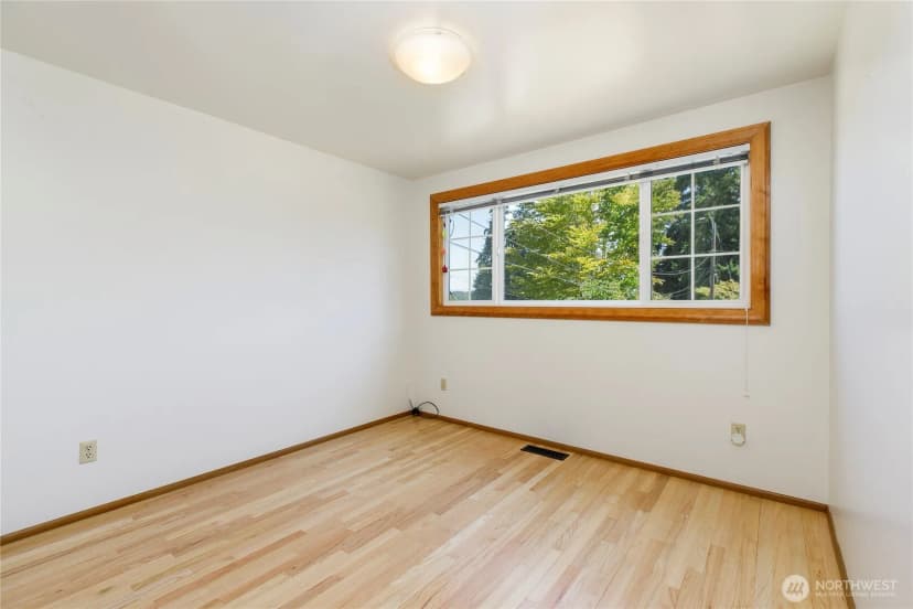 Property photo for 14528 Burke Ave N, Shoreline photo 15