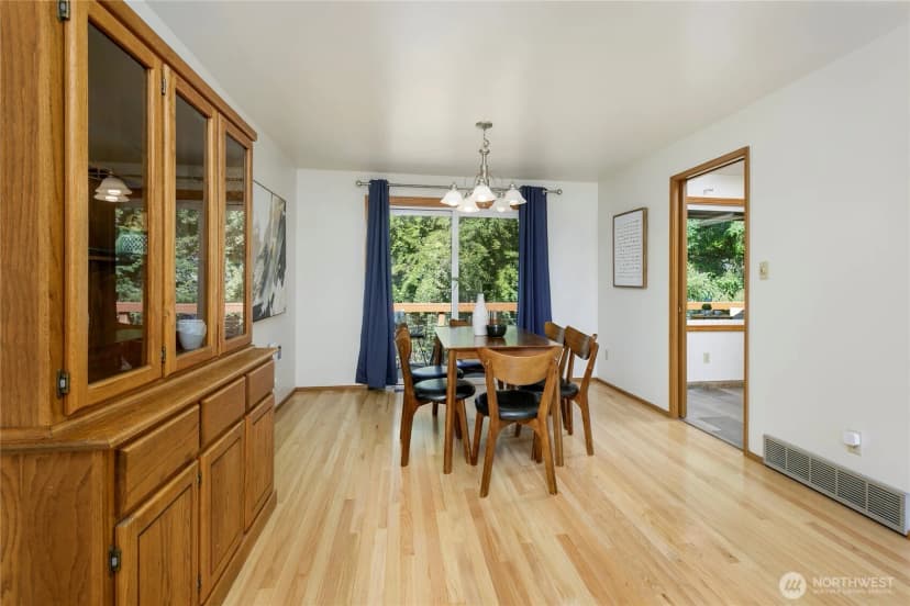 Property photo for 14528 Burke Ave N, Shoreline photo 10