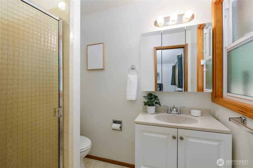 Property photo for 14528 Burke Ave N, Shoreline photo 14