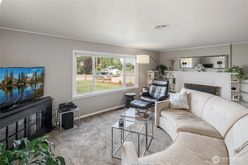 Property photo for 98201 Alverson Boulevard, Everett photo 10