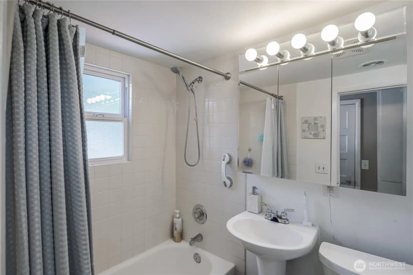 Property photo for 98201 Alverson Boulevard, Everett photo 21