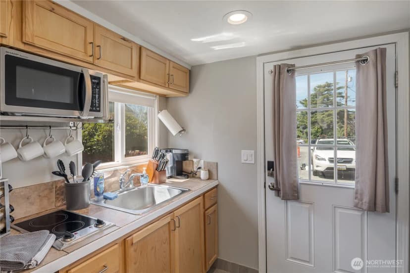 Property photo for 98201 Alverson Boulevard, Everett photo 26