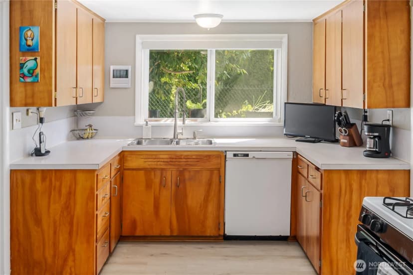 Property photo for 98201 Alverson Boulevard, Everett photo 16