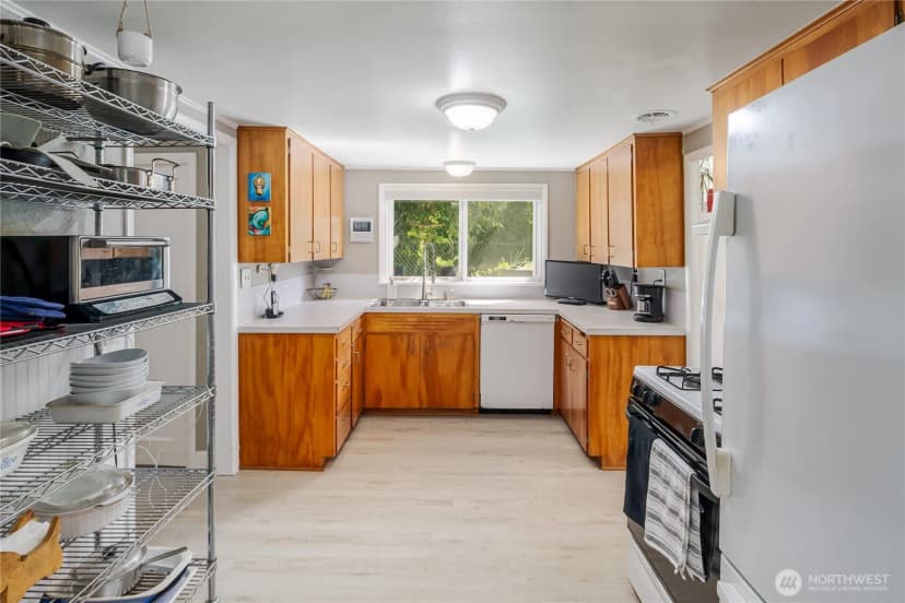 Property photo for 98201 Alverson Boulevard, Everett photo 15