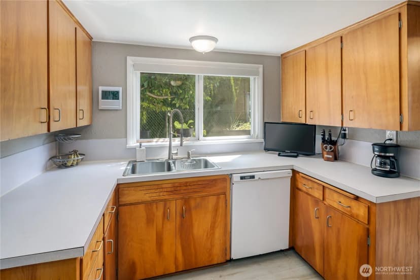 Property photo for 98201 Alverson Boulevard, Everett photo 17