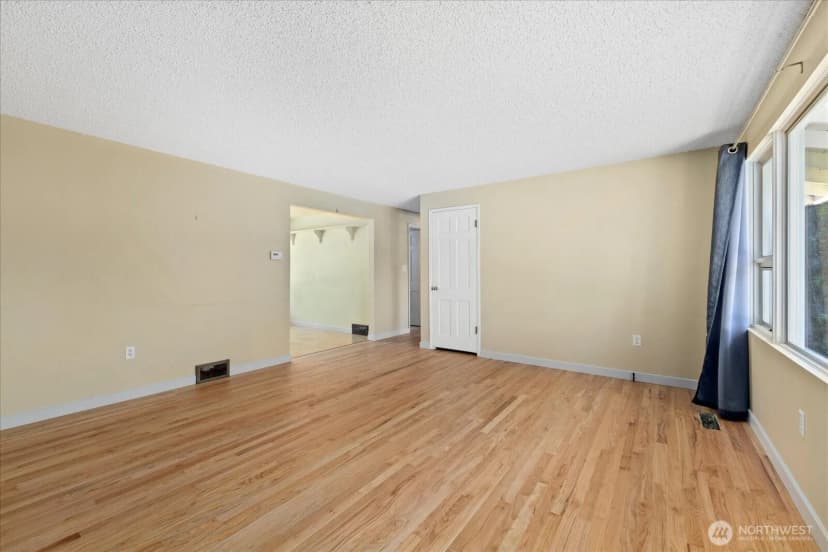 Property photo for 9125 Meadow Way, Everett photo 6
