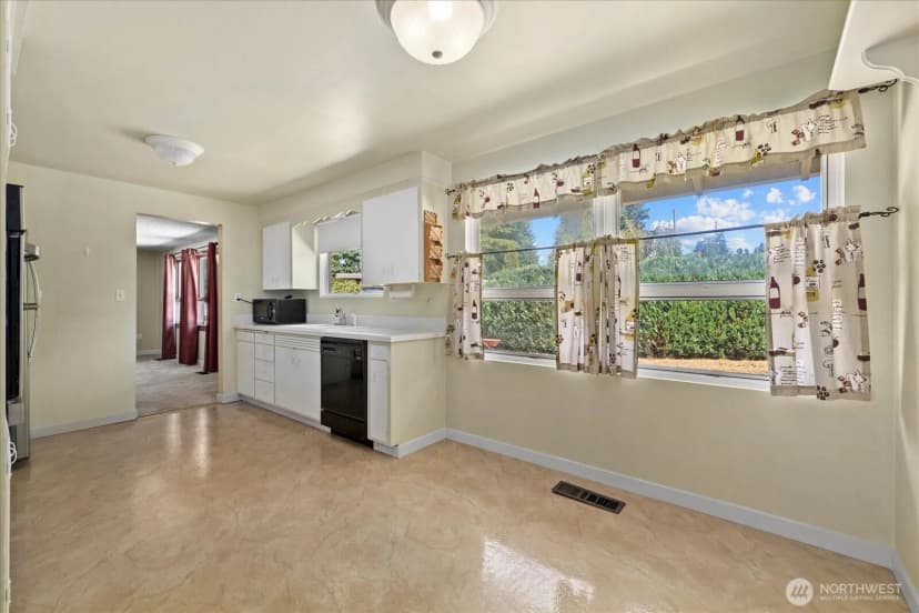 Property photo for 9125 Meadow Way, Everett photo 10