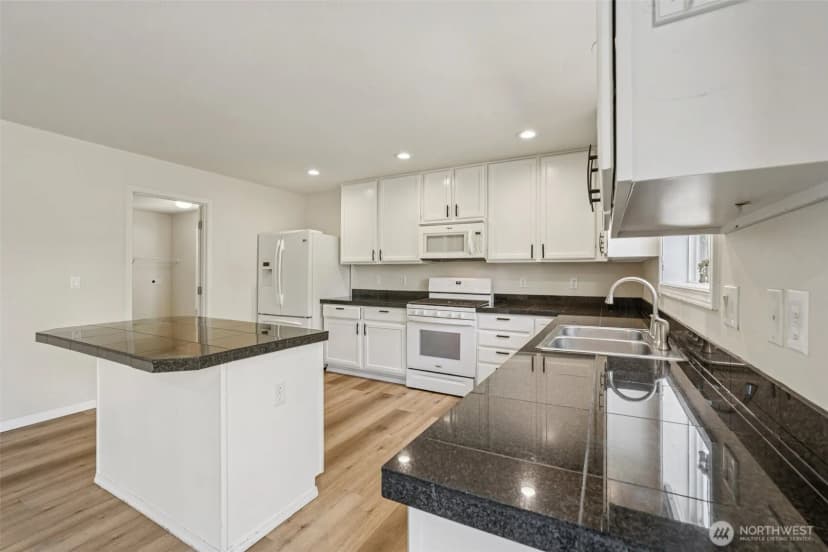 Property photo for 4408 S 332nd Place, Federal Way photo 12