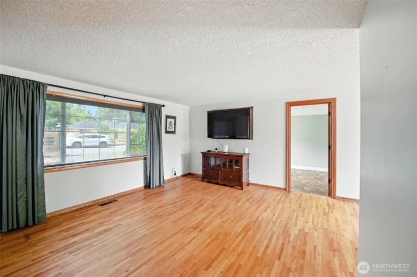 Property photo for 20517 81st Avenue W, Edmonds photo 13