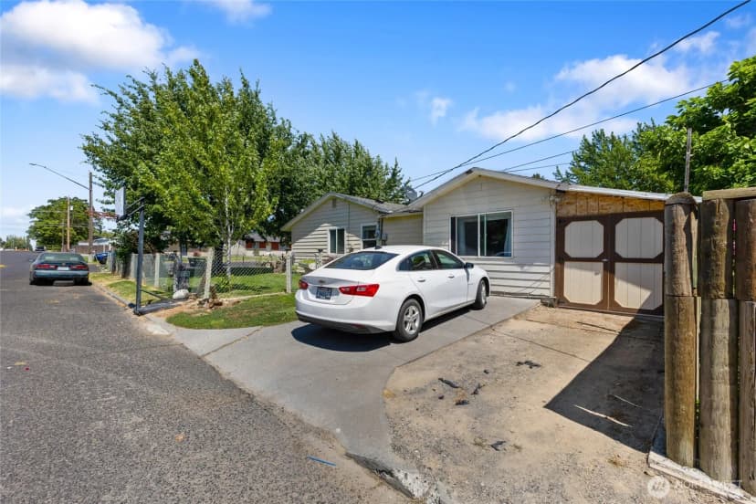 Property photo for 1306 E Spruce Street, Othello photo 29
