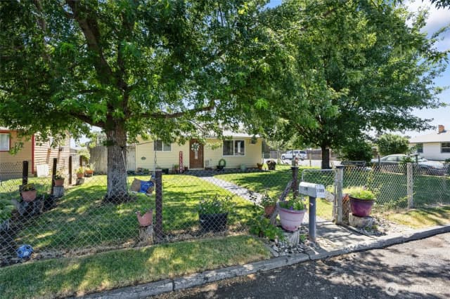 Property photo for 1306 E Spruce Street, Othello photo 3
