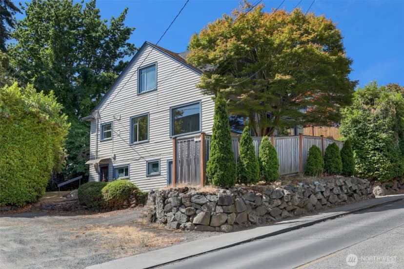 Property photo for 651 W Bertona Street, Seattle photo 30