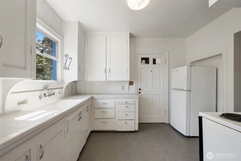 Property photo for 651 W Bertona Street, Seattle photo 7