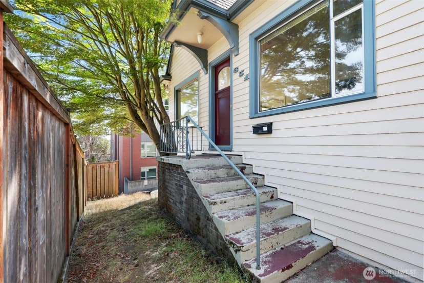 Property photo for 651 W Bertona Street, Seattle photo 2
